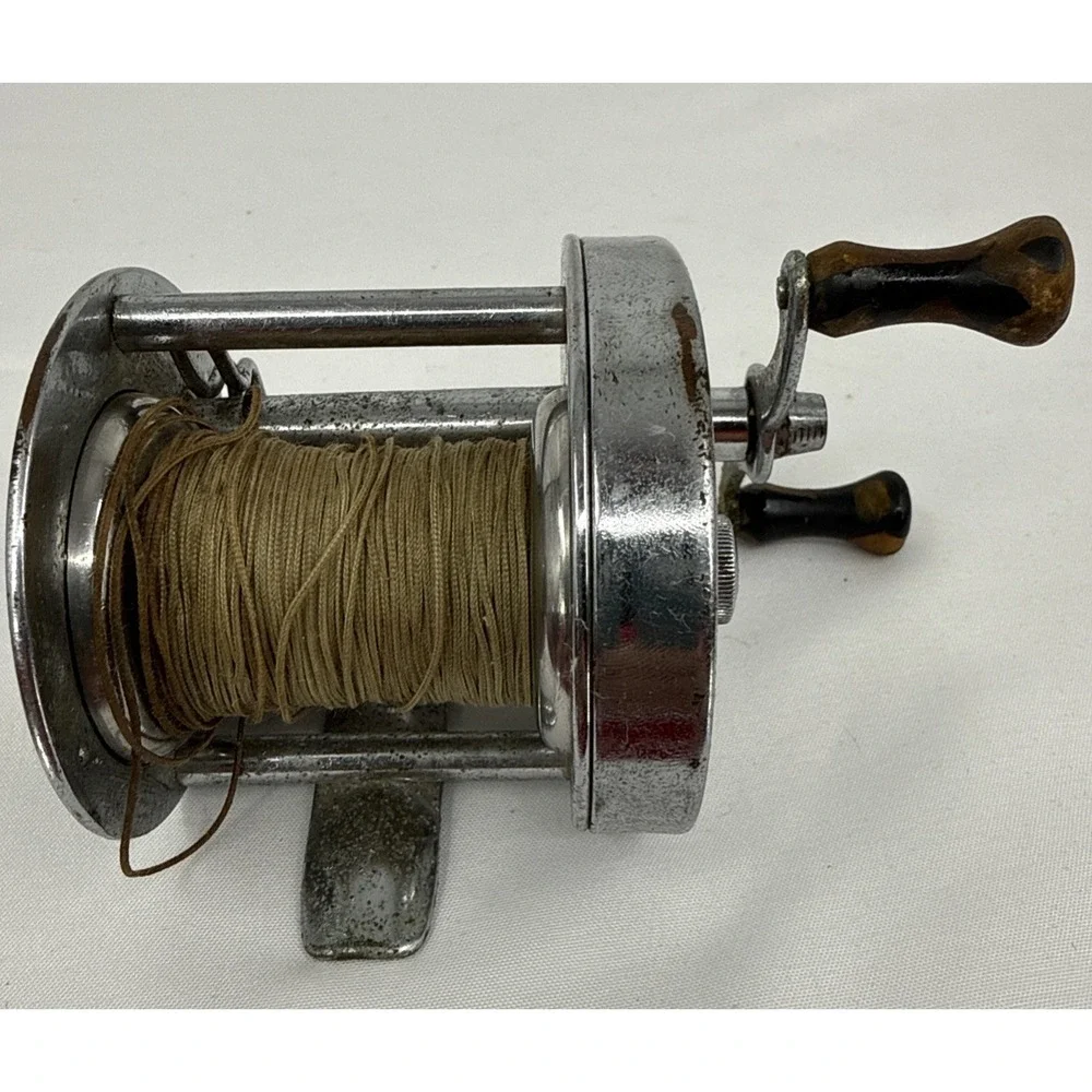 2 Vintage Sheakspeare Direct Drive No. 1924 Model FK And 1944 Model GE